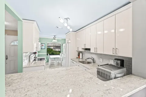 $119,900 | 3 Stratford Drive East, Unit B, Boynton Beach, FL 33436