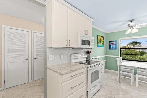 $119,900 | 3 Stratford Drive East, Unit B, Boynton Beach, FL 33436