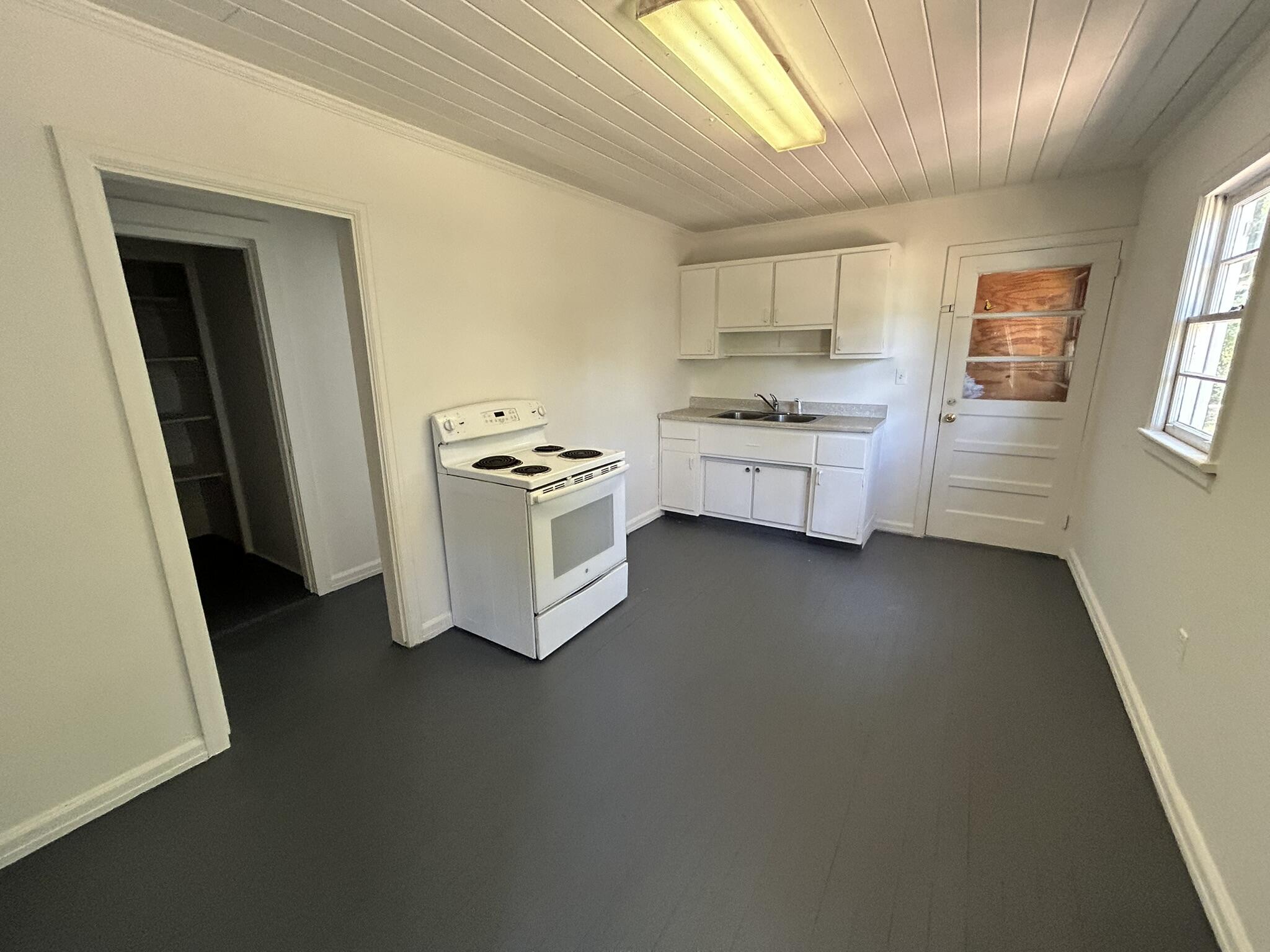 209 Griffith Avenue East Crestview, FL 32539 - Photo 8 of 12 IMG_1944