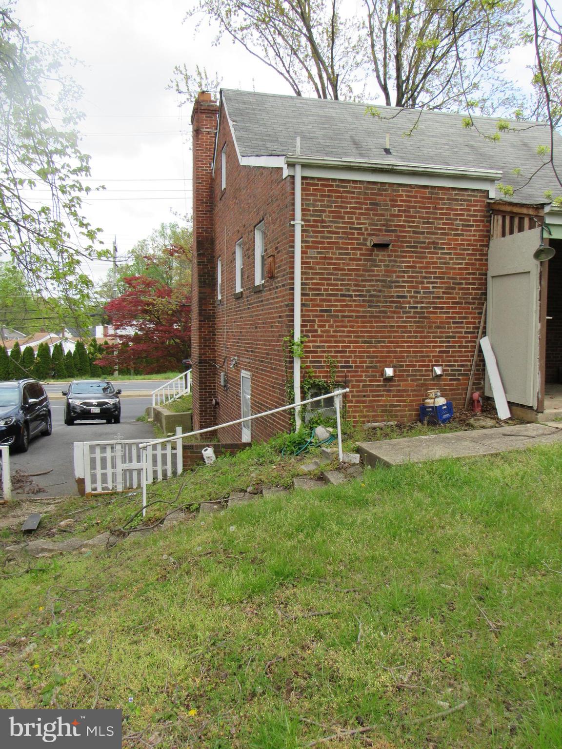 11512 Veirs Mill Road Silver Spring, MD 20902 - Photo 4 of 14 Lower level has separate entrance and full bath.