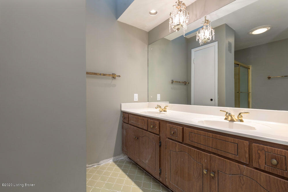 10707 Deering Road Louisville, KY 40272 - Photo 27 of 49 Bathroom 2