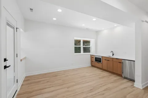 $599,000 | 2647 West Walton Street, Unit 1, Chicago, IL 60622