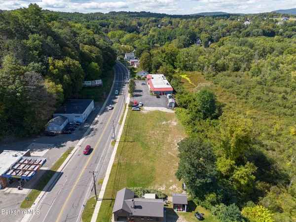 $1,000,000 | 185 State Road, Great Barrington, MA 01230