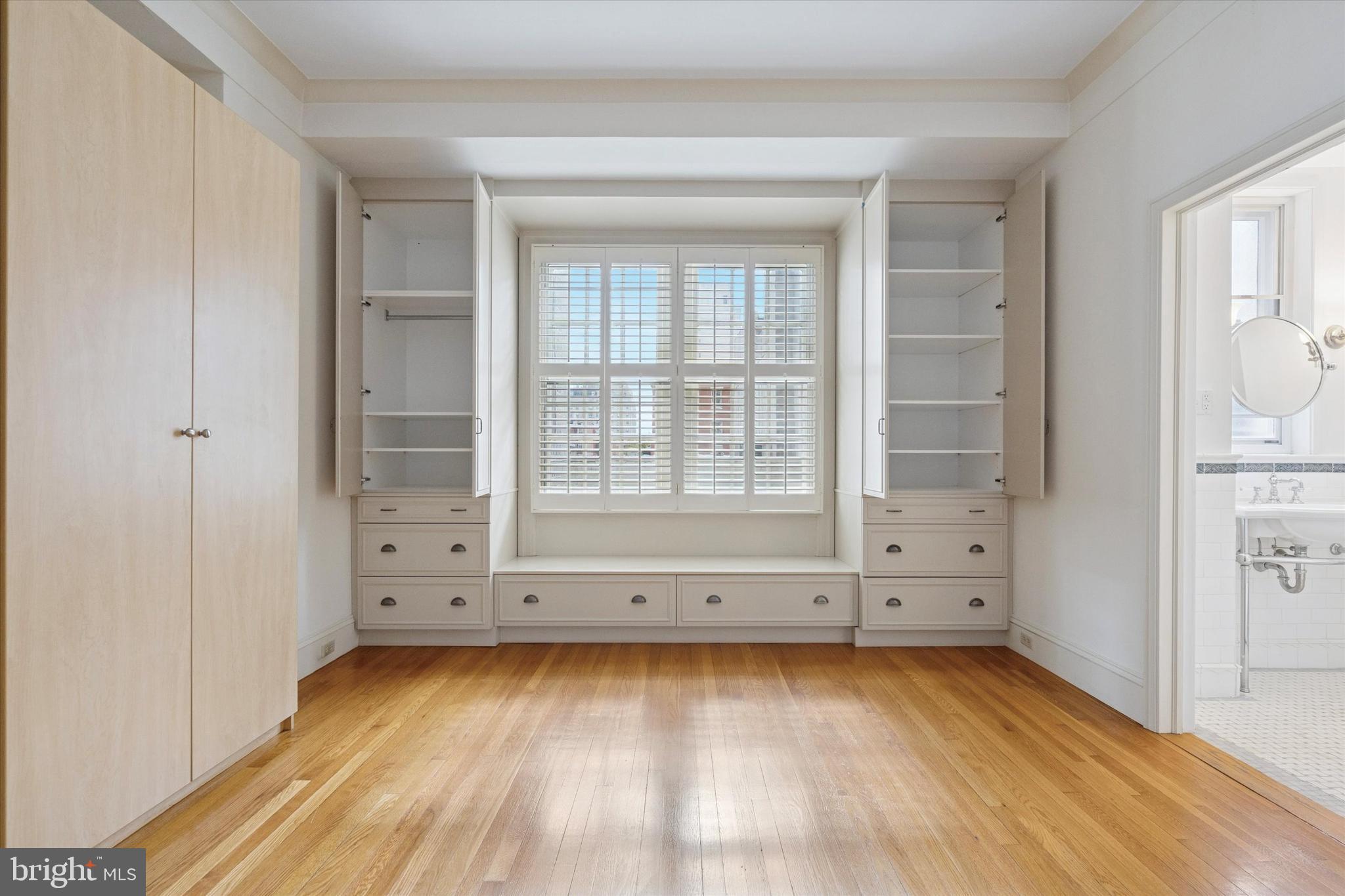 1900-00 Rittenhouse Square, Unit 3C Philadelphia, PA 19103 - Photo 18 of 25 an empty room with wooden floor and windows