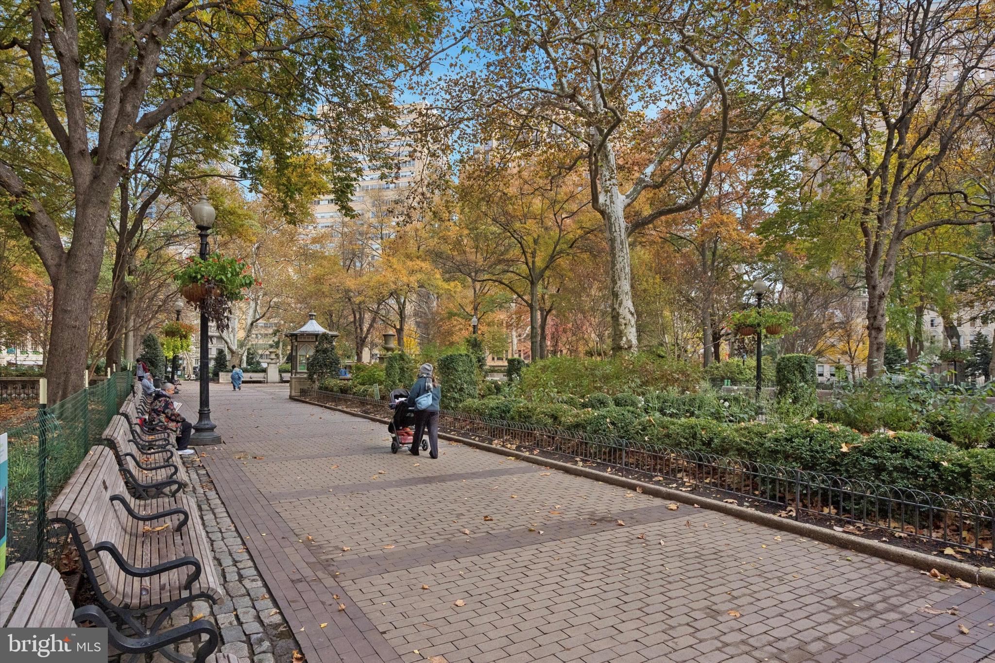 1900-00 Rittenhouse Square, Unit 3C Philadelphia, PA 19103 - Photo 24 of 25 a view of a park with plants and trees