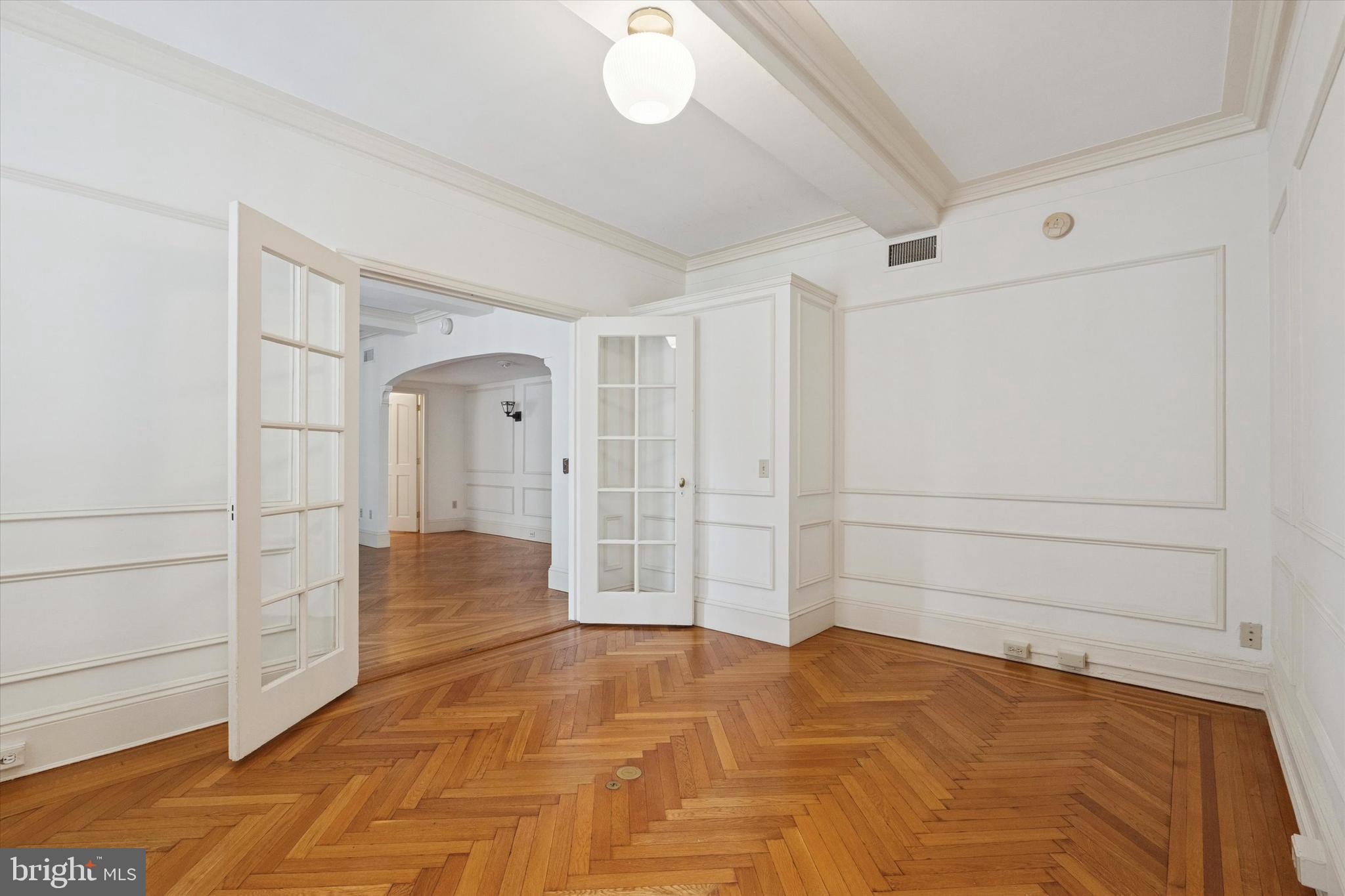 1900-00 Rittenhouse Square, Unit 3C Philadelphia, PA 19103 - Photo 10 of 25 a view of empty room