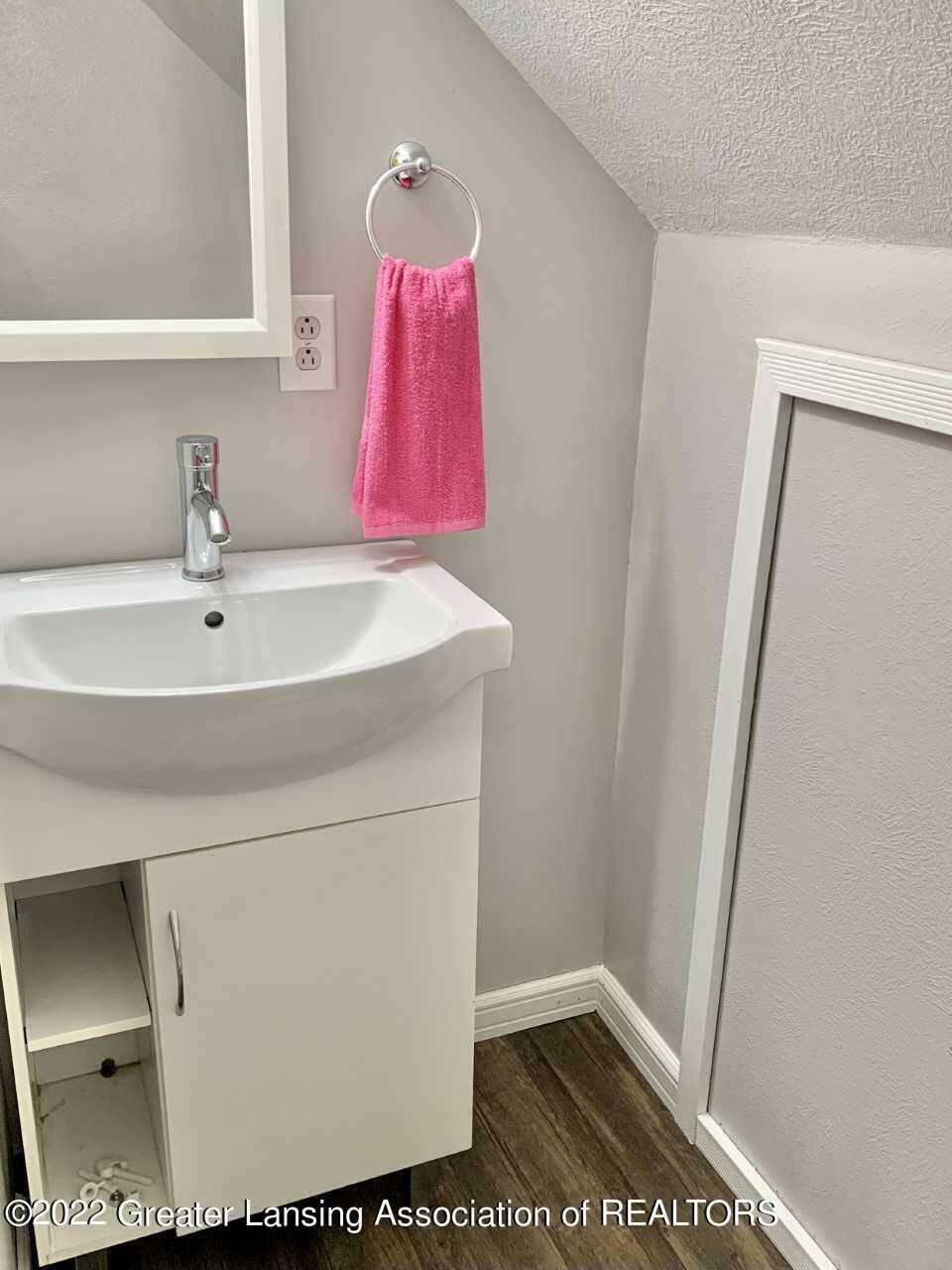 5568 South Baldwin Road Ithaca, MI 48847 - Photo 47 of 60 Bathroom Over Garage