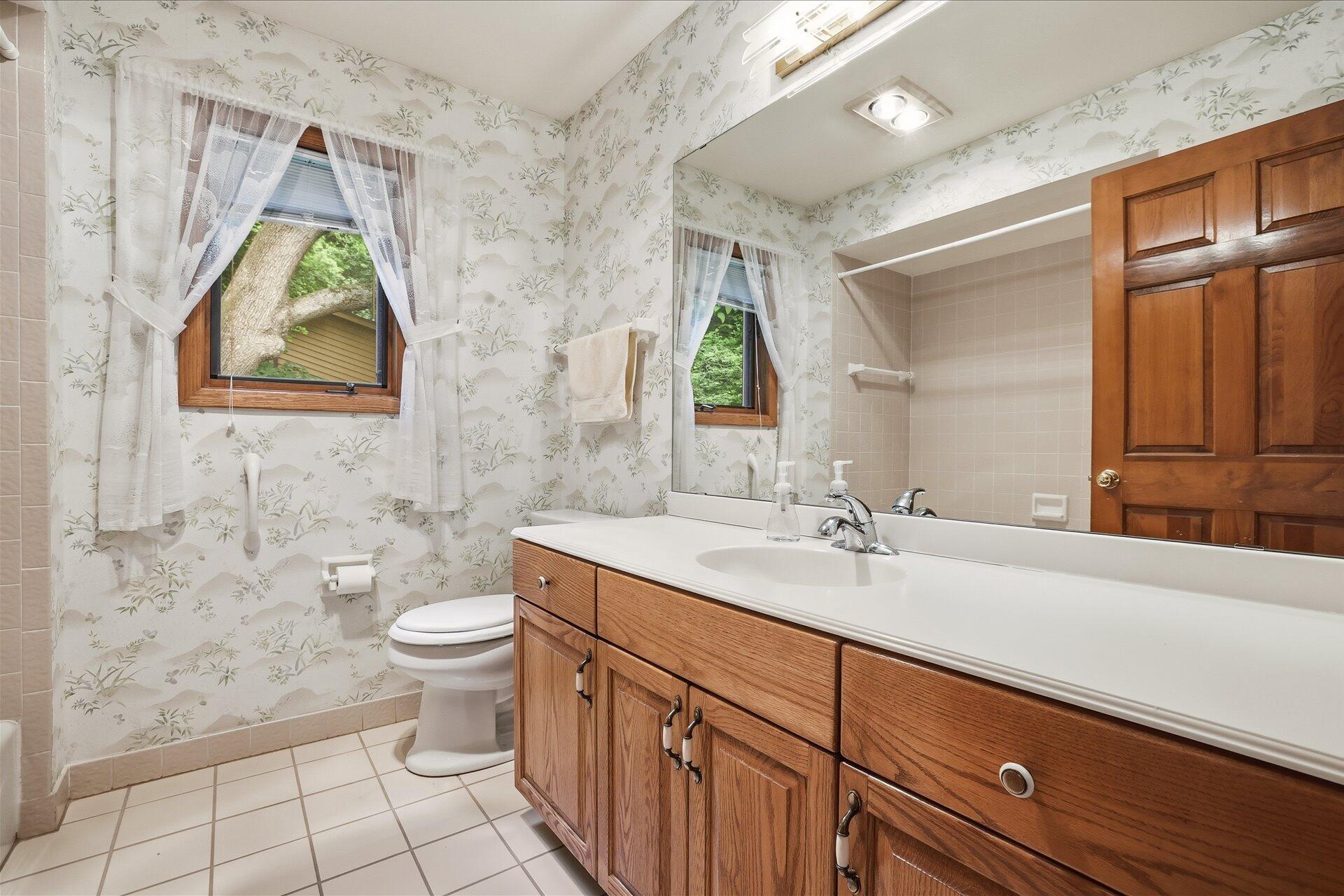 790 Garrison Court Delafield, WI 53018 - Photo 26 of 37 35-024_BCAM1314