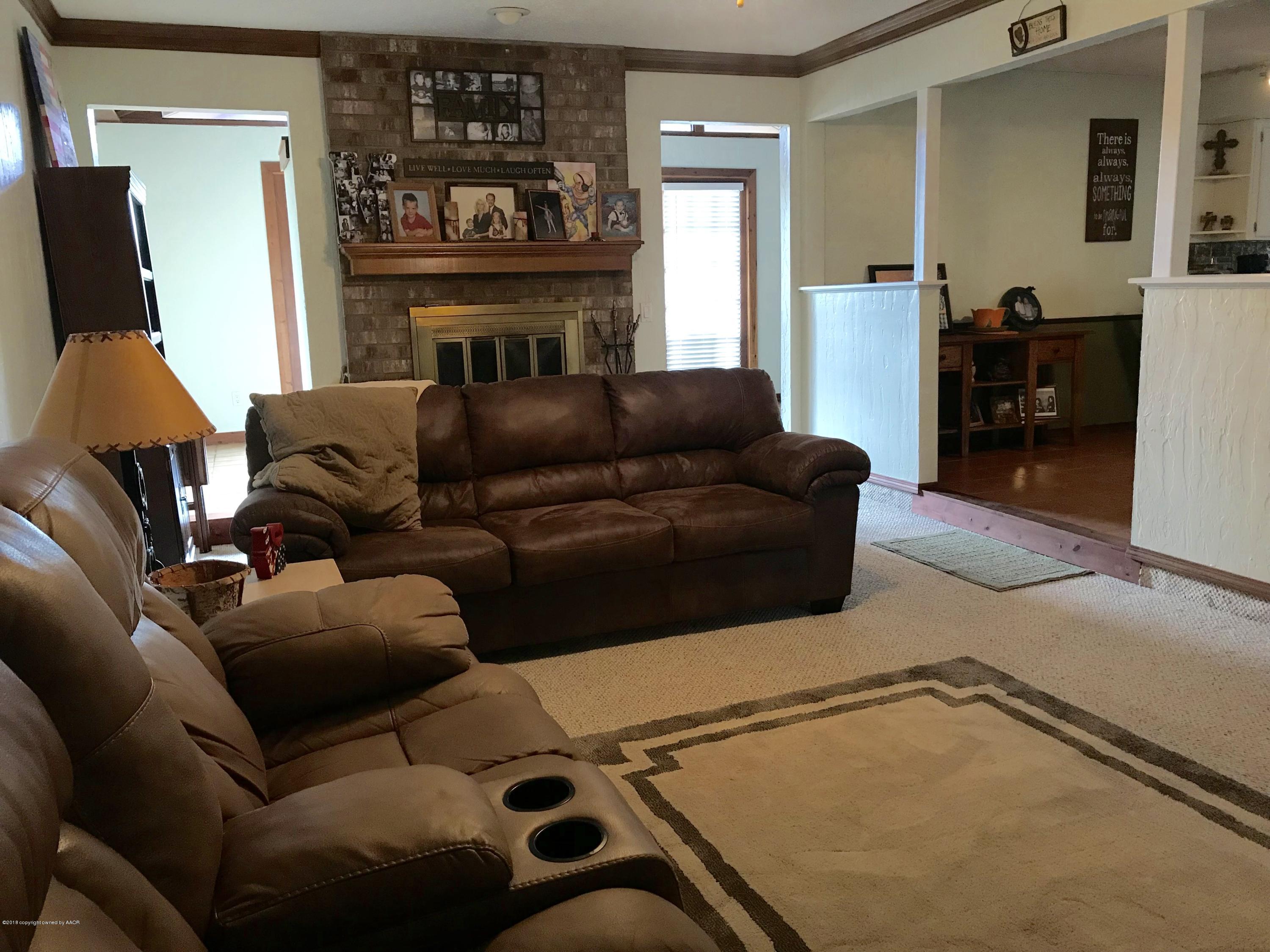 2906 Shield Court Amarillo, TX 79110 - Photo 3 of 36 Living Room