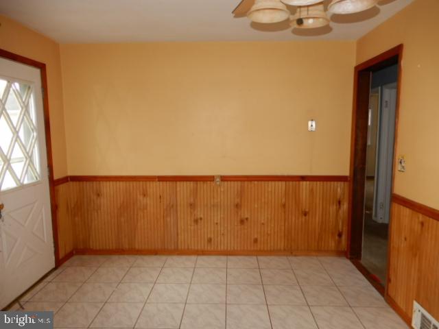 40 Alton Road Trenton, NJ 08619 - Photo 3 of 17 Gallery Image 3