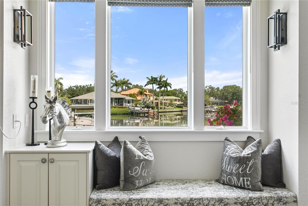 420 Coffee Pot Riviera Northeast St. Petersburg, FL 33704 - Photo 27 of 55 a living room with furniture and a window