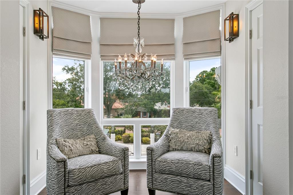 420 Coffee Pot Riviera Northeast St. Petersburg, FL 33704 - Photo 34 of 55 a living room with furniture and a window