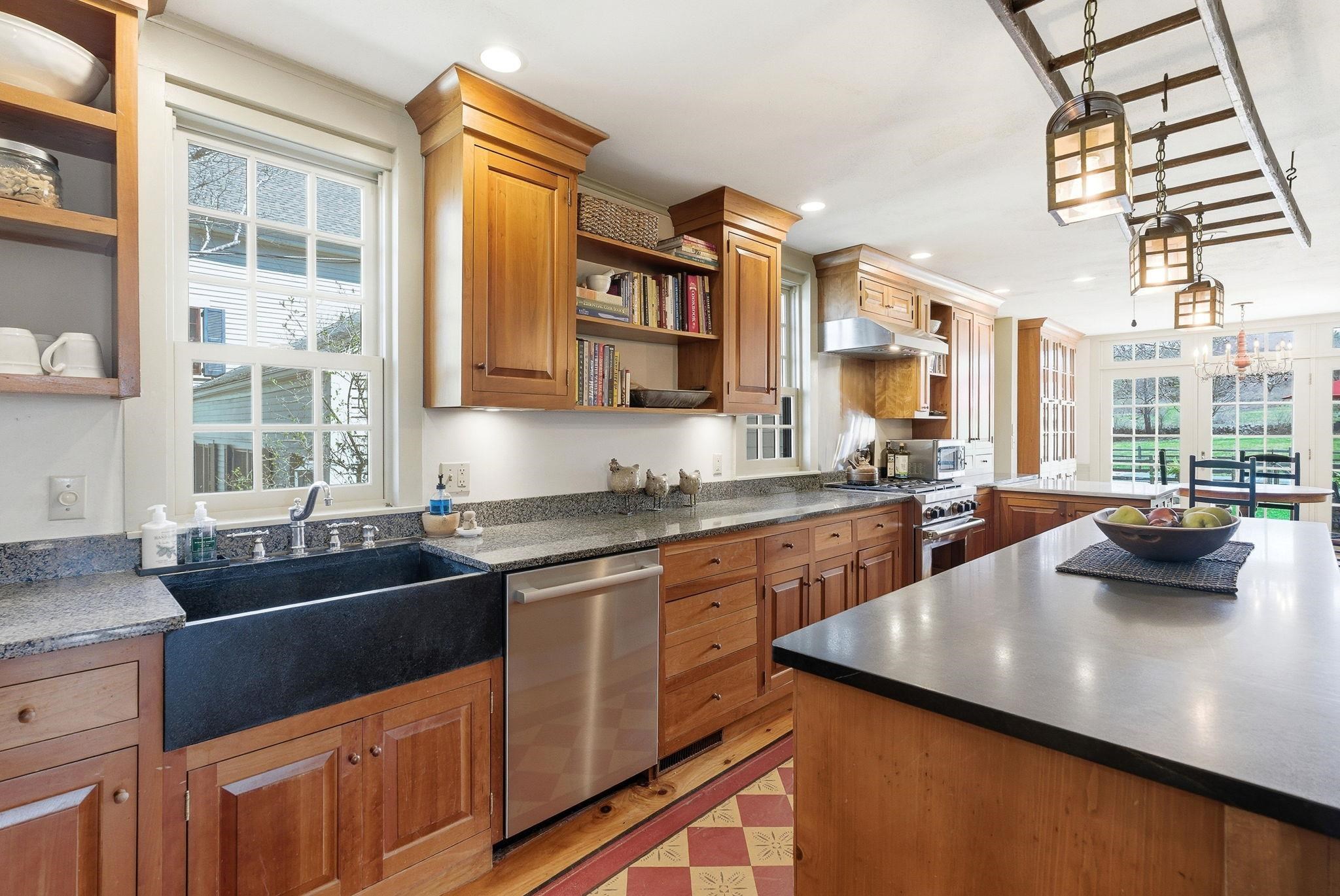 5 Old Manchester Road Amherst, NH 03031 - Photo 19 of 57