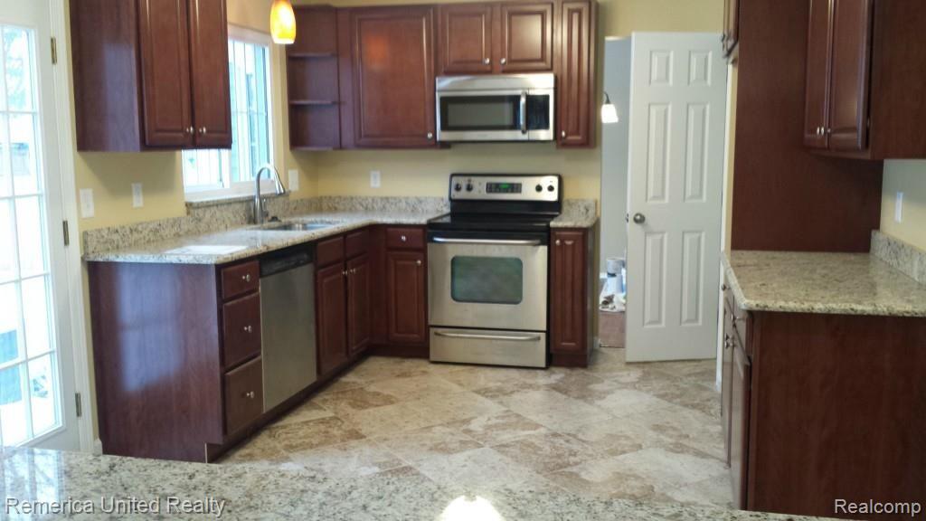 1004 High-Ridge Drive Canton, MI 48187 - Photo 10 of 15 hr kitchen and bar.jpg
