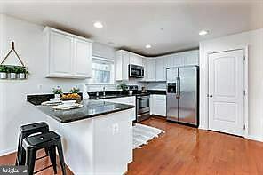 Kitchen w/Island