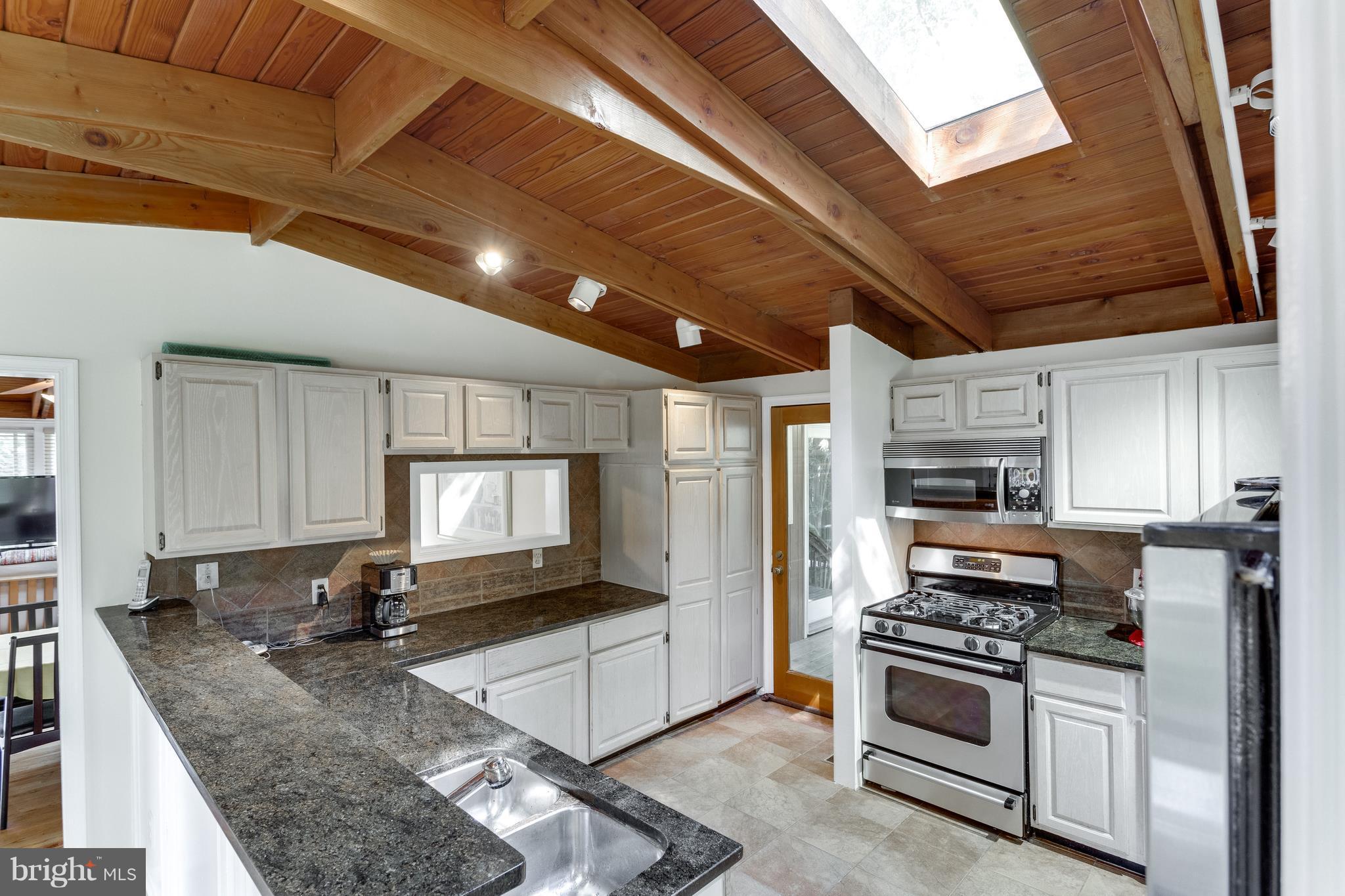 2909 Pine Spring Road Falls Church, VA 22042 - Photo 19 of 30 Kitchen
