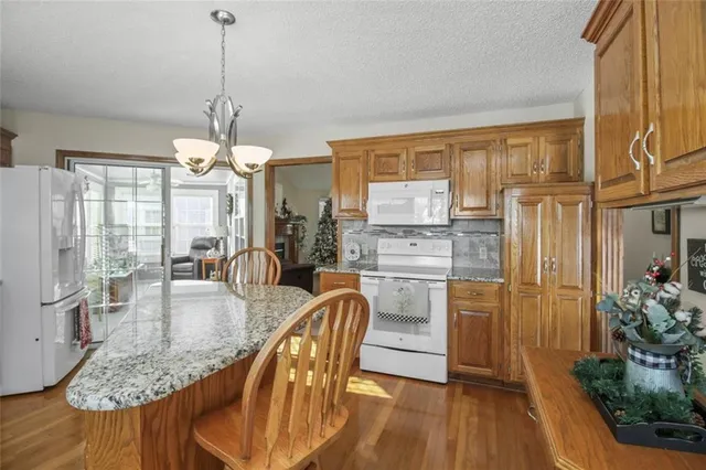 $369,900 | 1515 Northwest Primrose, Blue Springs, MO 64015