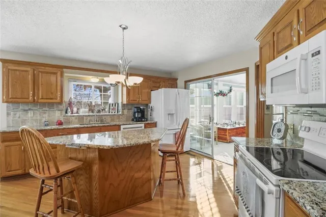 $369,900 | 1515 Northwest Primrose, Blue Springs, MO 64015