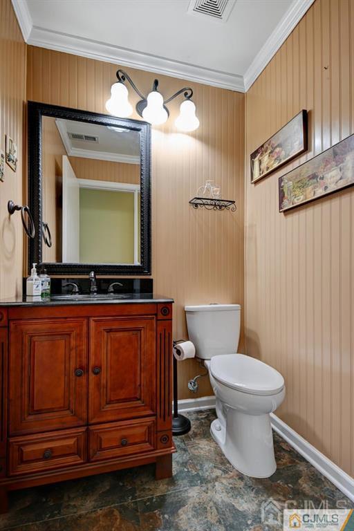 360 Constitution Circle North Brunswick, NJ 08902 - Photo 13 of 21 a bathroom with a toilet a sink and mirror