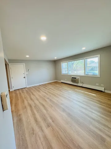 $1,950 | 1443 Homestead Road, Unit 1NW, La Grange Park, IL 60526