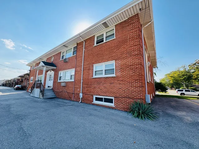 $1,950 | 1443 Homestead Road, Unit 1NW, La Grange Park, IL 60526