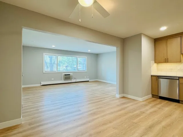 $1,950 | 1443 Homestead Road, Unit 1NW, La Grange Park, IL 60526