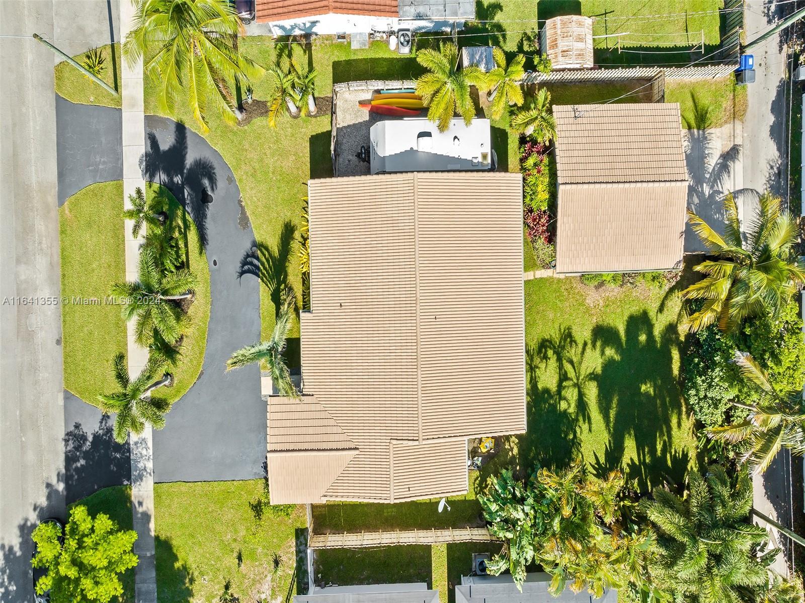 3904 Arthur Street Hollywood, FL 33021 - Photo 32 of 32 a view of a fountain