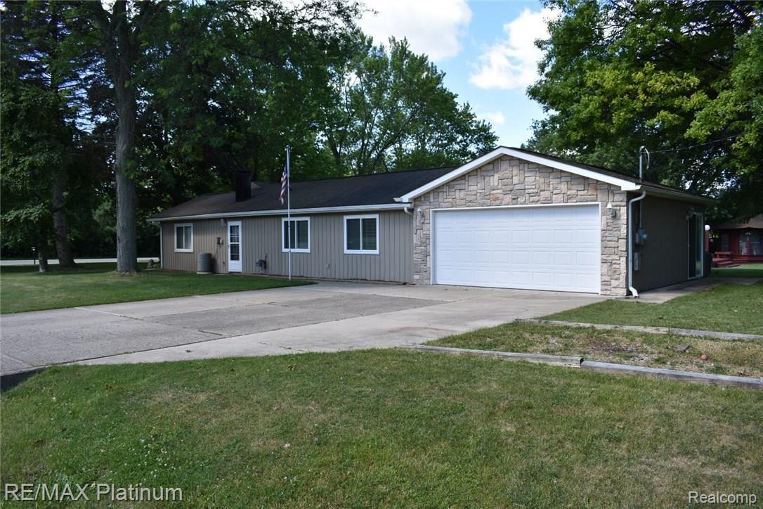 6414 Greer Road West Bloomfield, MI 48324 - Photo 2 of 19 78038.jpg