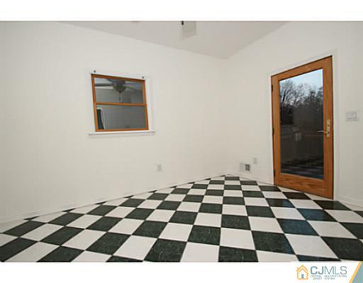 54 Kimberly Road Colonia, NJ 07067 - Photo 21 of 25 Gallery Image 21