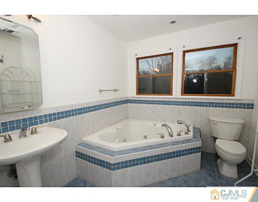 54 Kimberly Road Colonia, NJ 07067 - Photo 23 of 25 Gallery Image 23