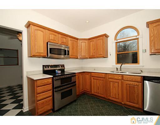 54 Kimberly Road Colonia, NJ 07067 - Photo 6 of 25 Gallery Image 6