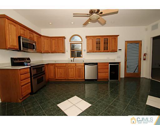 54 Kimberly Road Colonia, NJ 07067 - Photo 7 of 25 Gallery Image 7