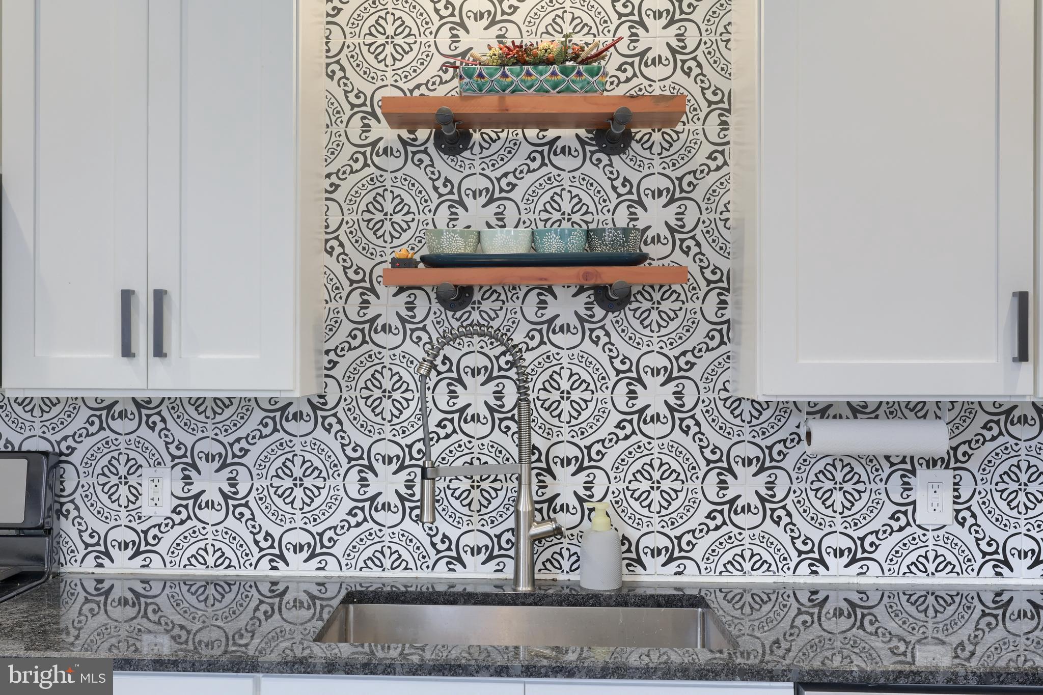 652 4th Street Lancaster, PA 17603 - Photo 15 of 39 Gorgeous Tile Backsplash