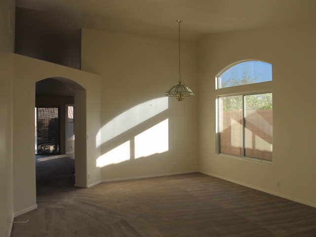912 East Beverly Road Phoenix, AZ 85042 - Photo 2 of 10 1