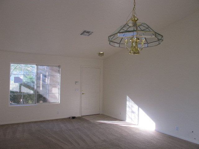 912 East Beverly Road Phoenix, AZ 85042 - Photo 3 of 10 2