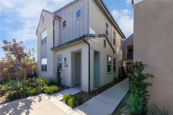 $559,000 | 16084 Jamie Lane, Unit 1, Fontana, CA 92335