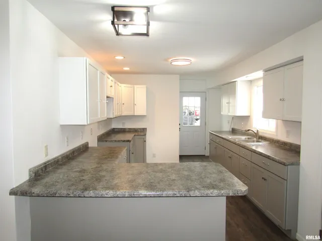 $144,900 | 510 West Milton Avenue, Lewistown, IL 61542