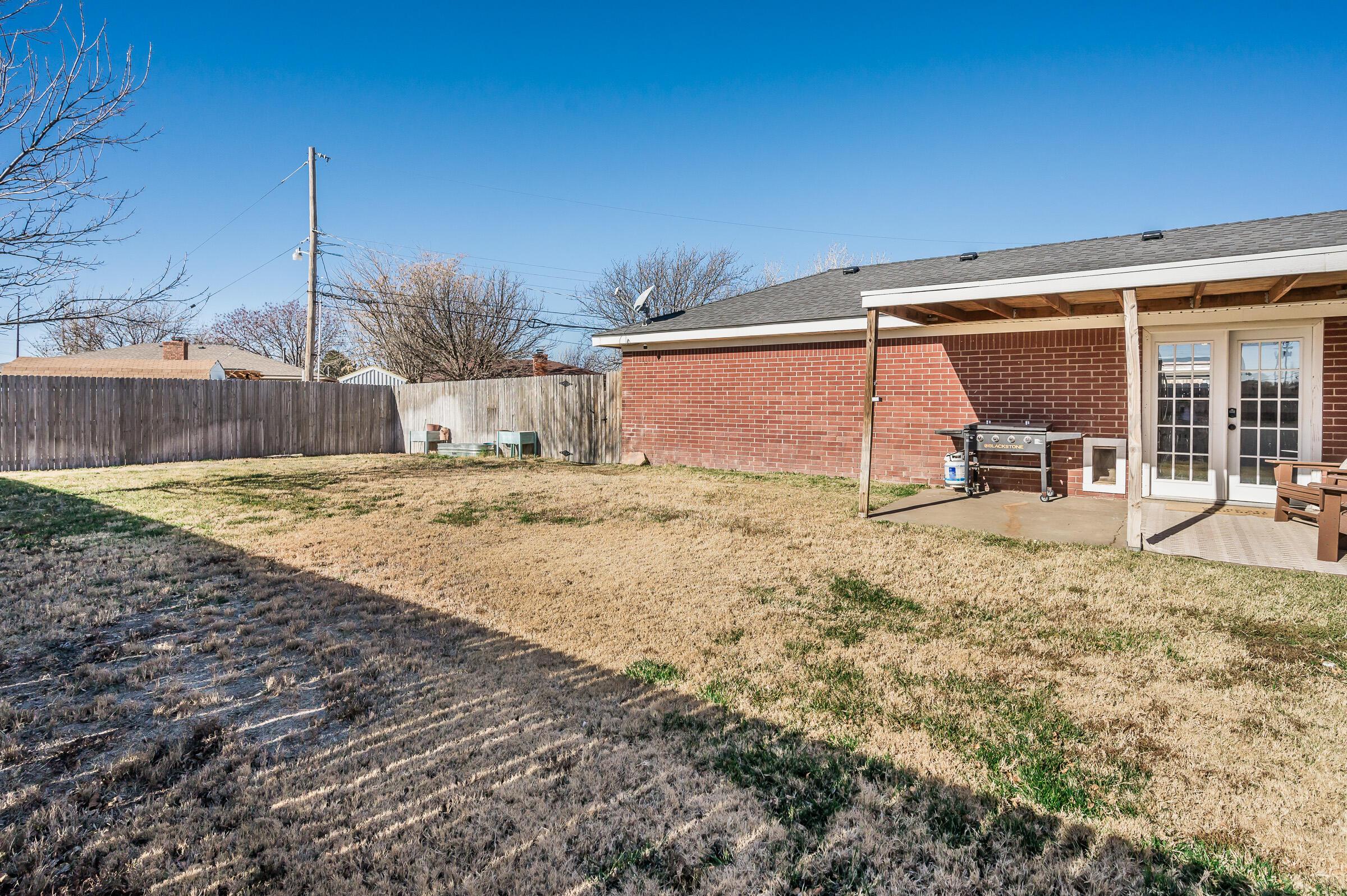 5336 Wheeler Lane Amarillo, TX 79110 - Photo 20 of 24 a view of a backyard