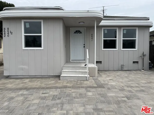 $3,995 | 8640 Baring Cross Street, Los Angeles, CA 90044