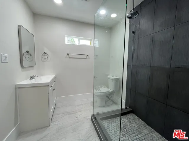 $3,995 | 8640 Baring Cross Street, Los Angeles, CA 90044