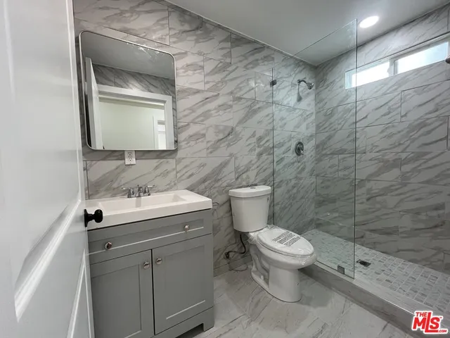 $3,995 | 8640 Baring Cross Street, Los Angeles, CA 90044