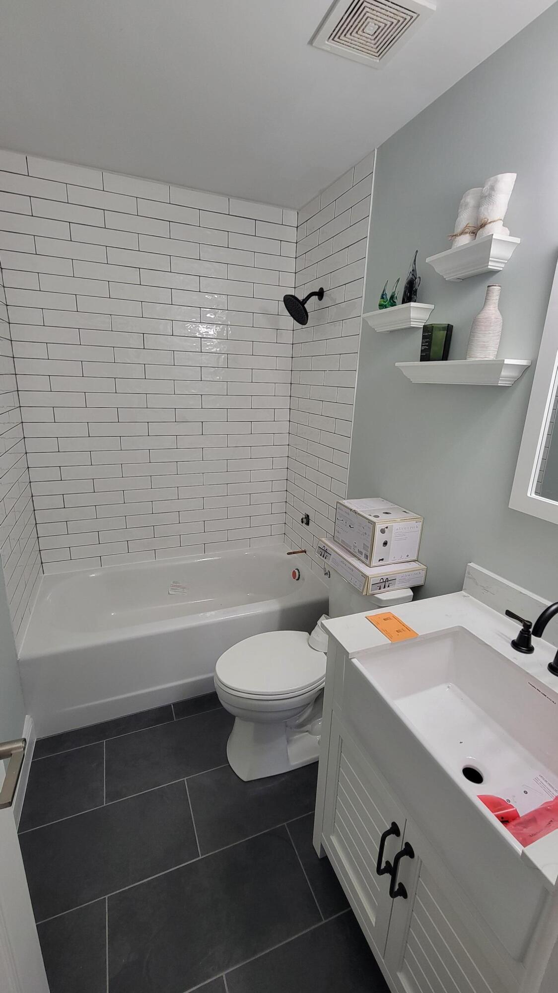 1333 Mapleton Avenue Charleston, SC 29412 - Photo 11 of 40 11Bathroom1