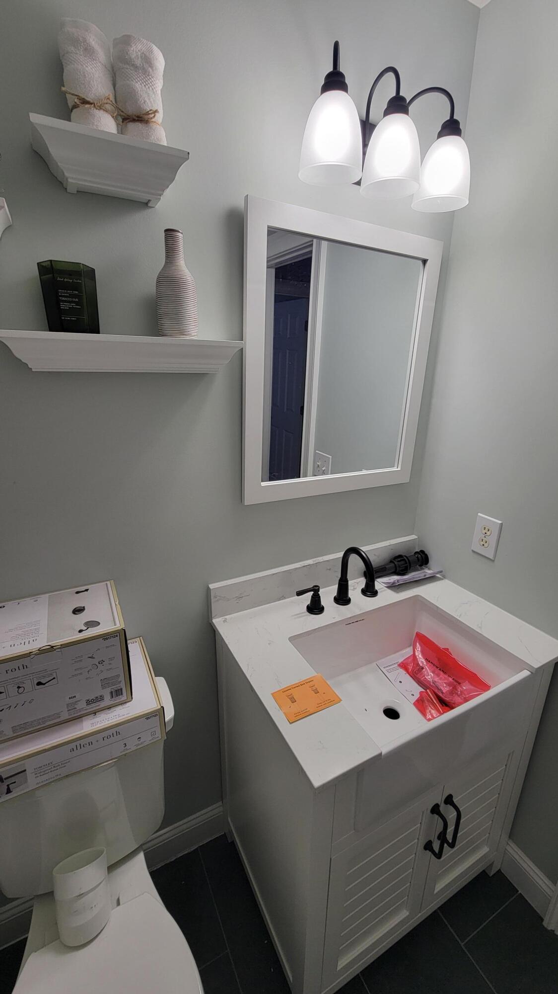 1333 Mapleton Avenue Charleston, SC 29412 - Photo 12 of 40 12Bathroom2