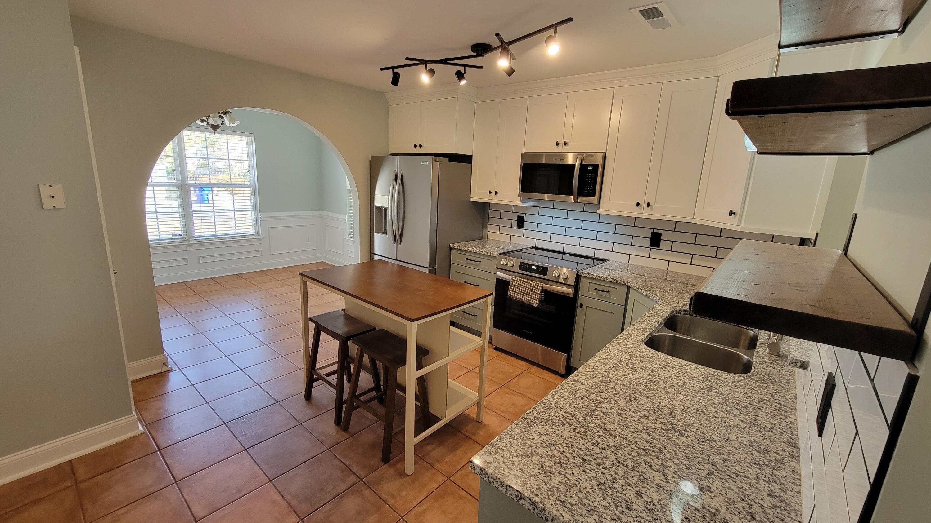 1333 Mapleton Avenue Charleston, SC 29412 - Photo 21 of 40 21Kitchen1