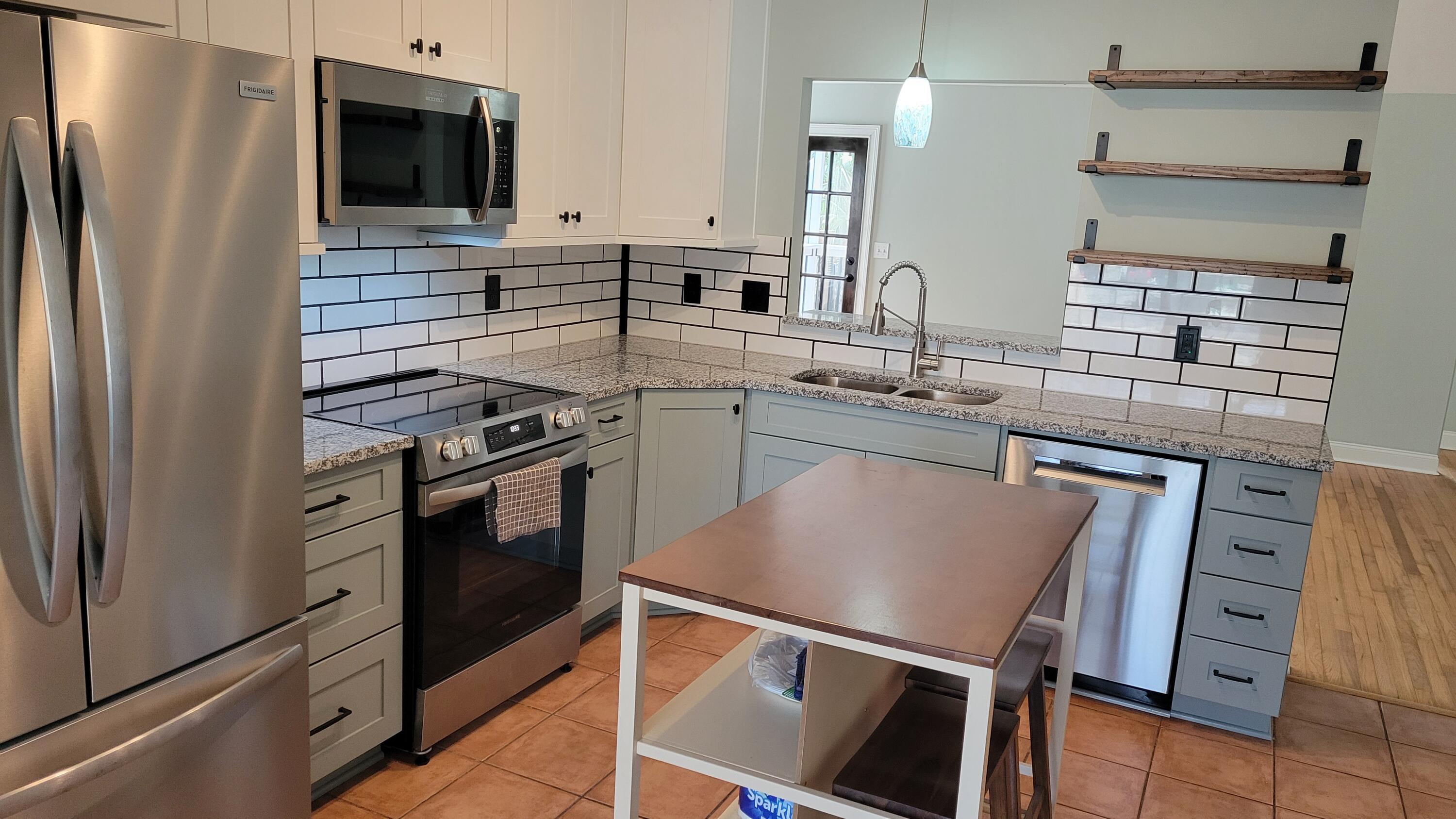 1333 Mapleton Avenue Charleston, SC 29412 - Photo 22 of 40 22Kitchen2