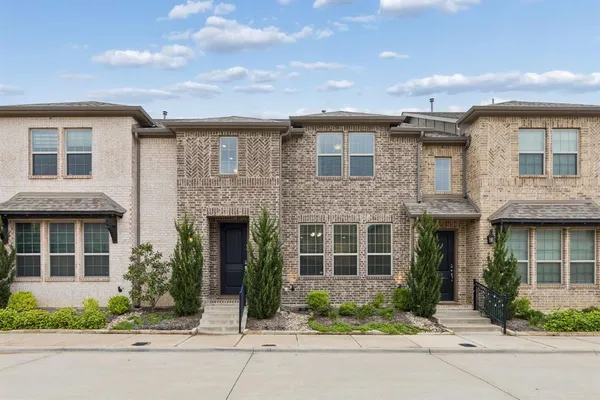 $420,000 | 911 Ponds Edge Lane, Euless, TX 76040
