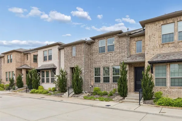 $420,000 | 911 Ponds Edge Lane, Euless, TX 76040