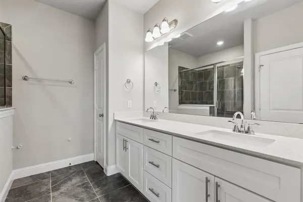 $420,000 | 911 Ponds Edge Lane, Euless, TX 76040