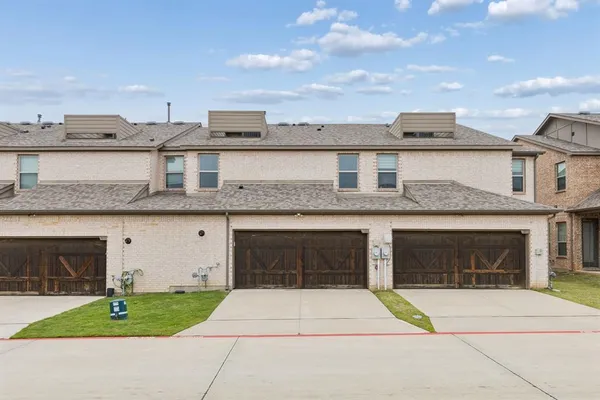 $420,000 | 911 Ponds Edge Lane, Euless, TX 76040