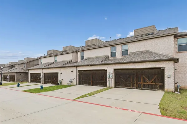 $420,000 | 911 Ponds Edge Lane, Euless, TX 76040